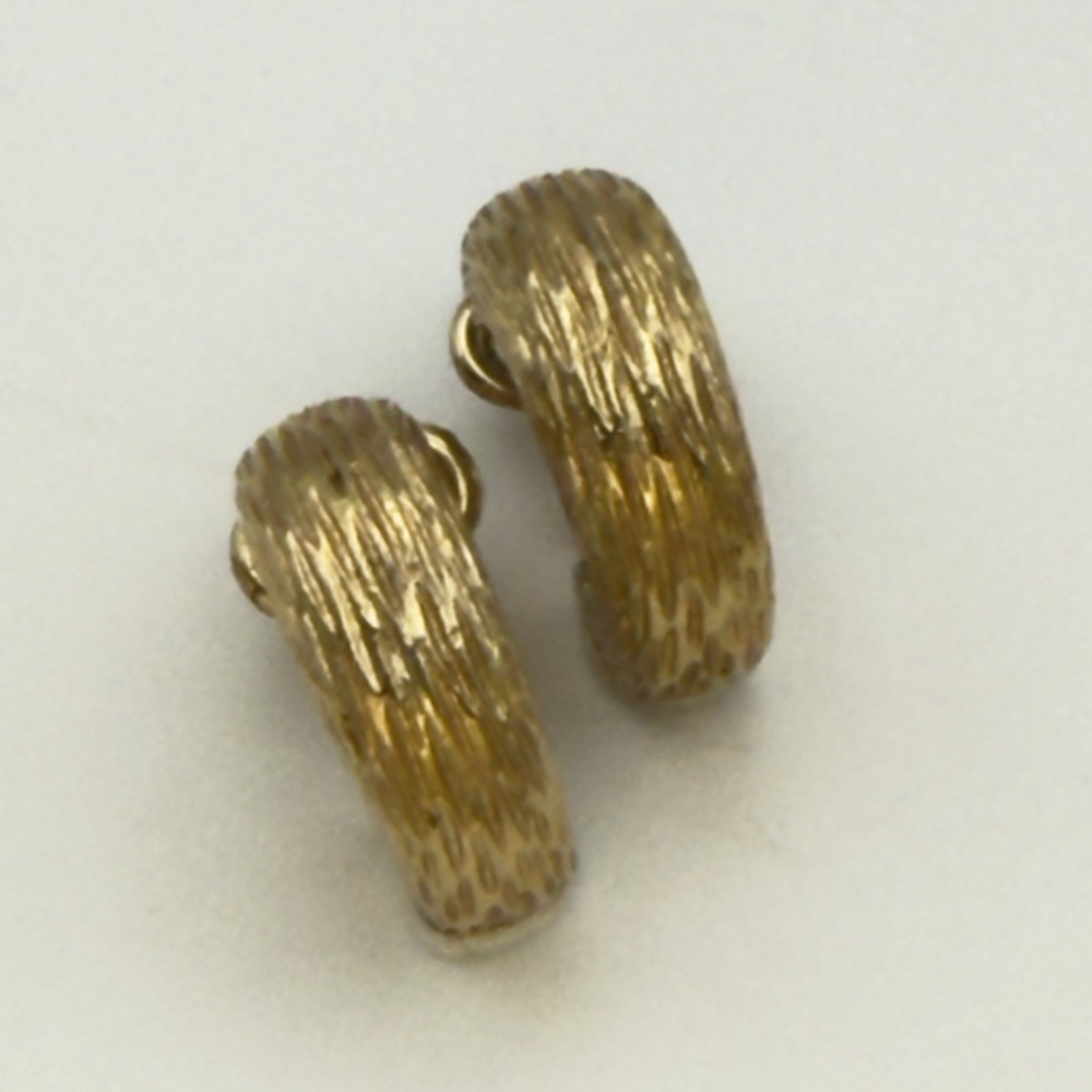 Avon Gold Tone Textured Bark Clip On Earrings Half Hoop J-Hoop Fashion Jewelry - Picture 4 of 14